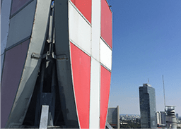 Wiener Wappen samt Montage auf einem Hochhaus