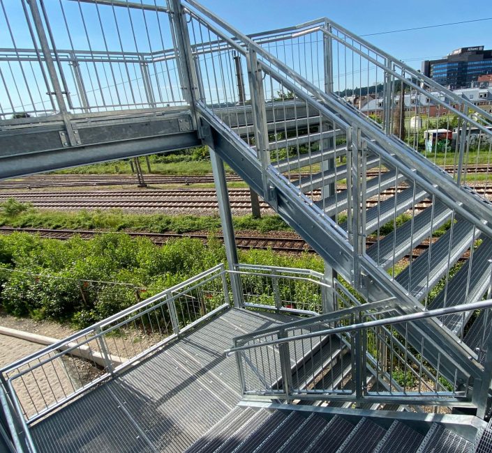 Massive Stahltreppe im Aussenbereich